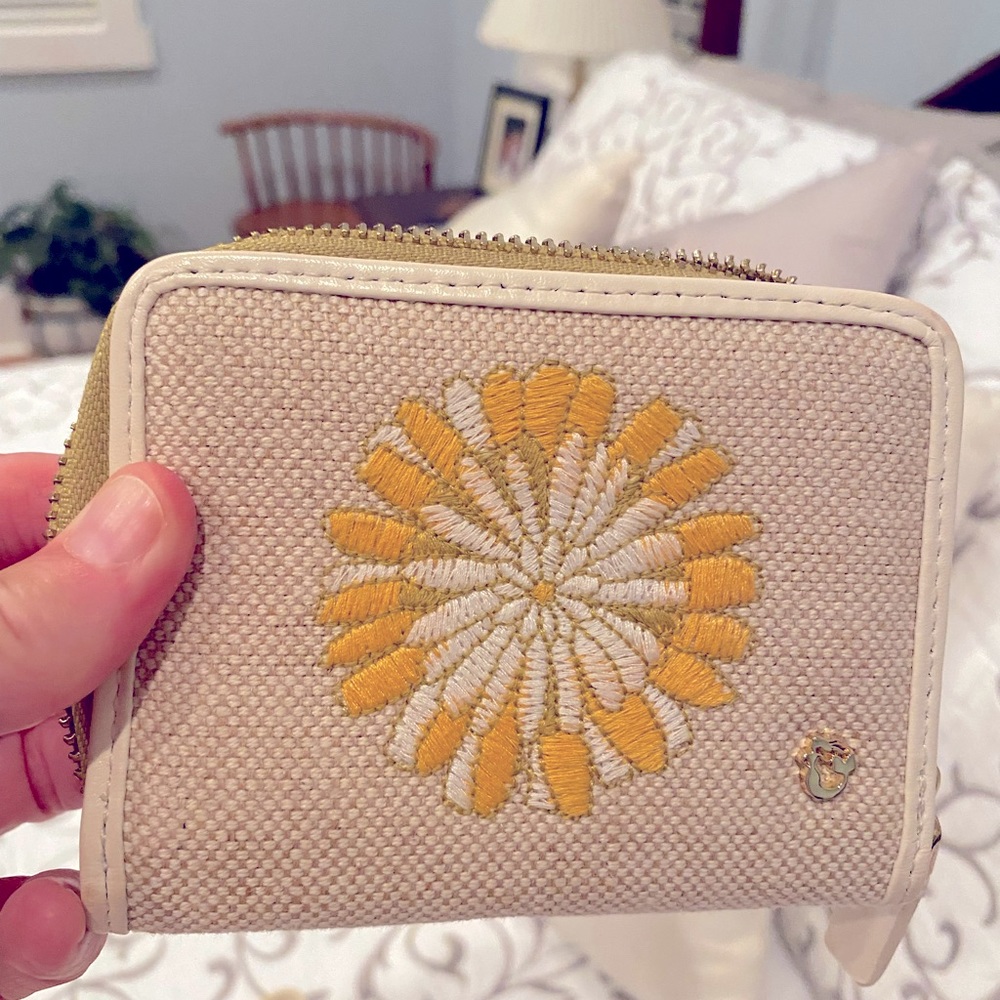 Excellent condition only used 1x. Mini wallet leather trim with coated linen.